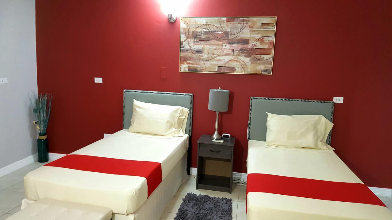 Donhead New Kingston Apt 3 ภายนอก รูปภาพ