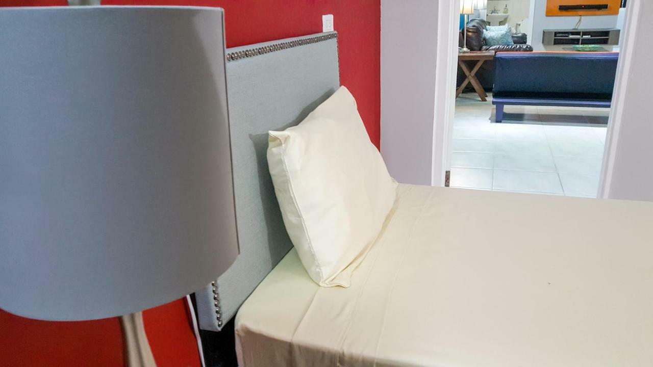 Donhead New Kingston Apt 3 ภายนอก รูปภาพ