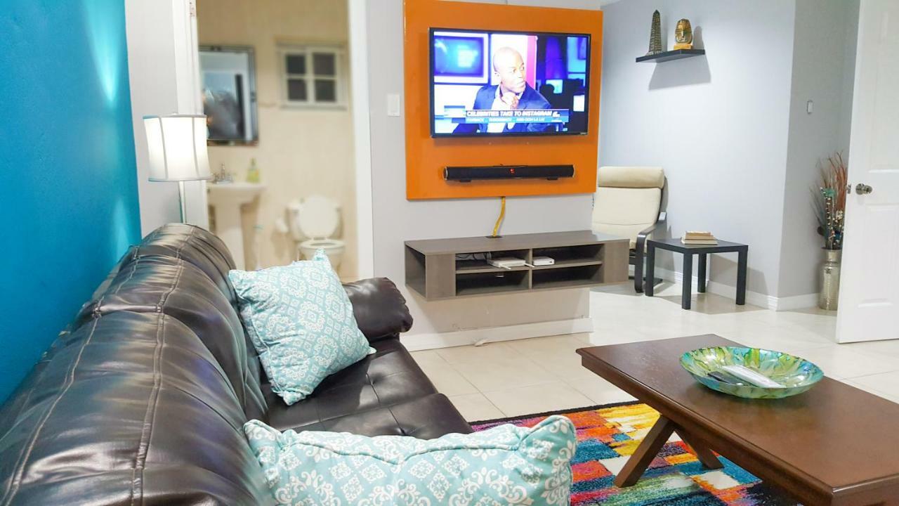 Donhead New Kingston Apt 3 ภายนอก รูปภาพ